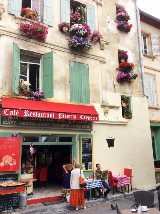 Ein beliebter Treffpunkt in Arles