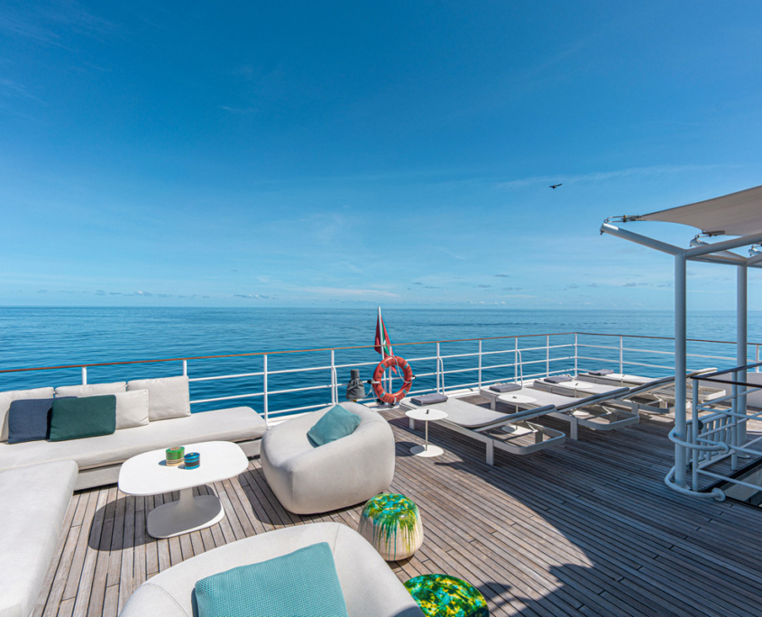 Chillout-Lounge an Deck der Four Seasons Explorer