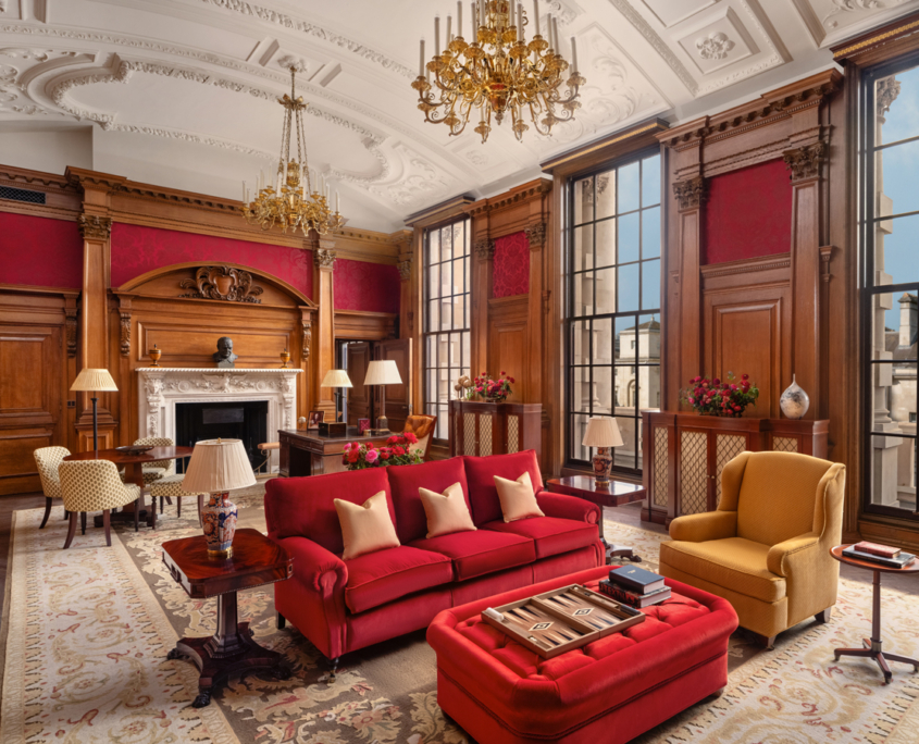 Vom Feinsten: der Living Room der Churchill Suite