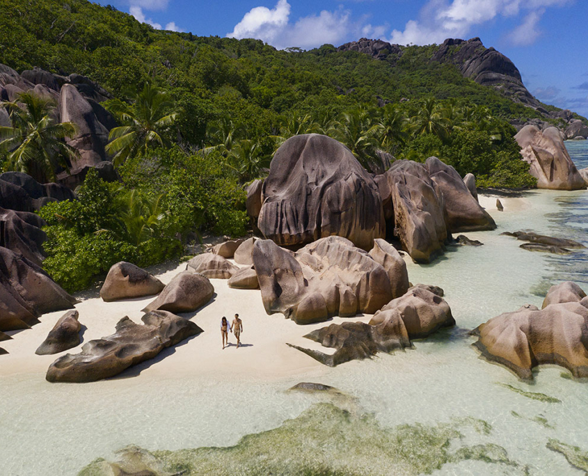 Zu zweit allein im Paradies: Hotel Raffles Praslin Seychelles an der Anse Takamaka auf der Insel Praslin