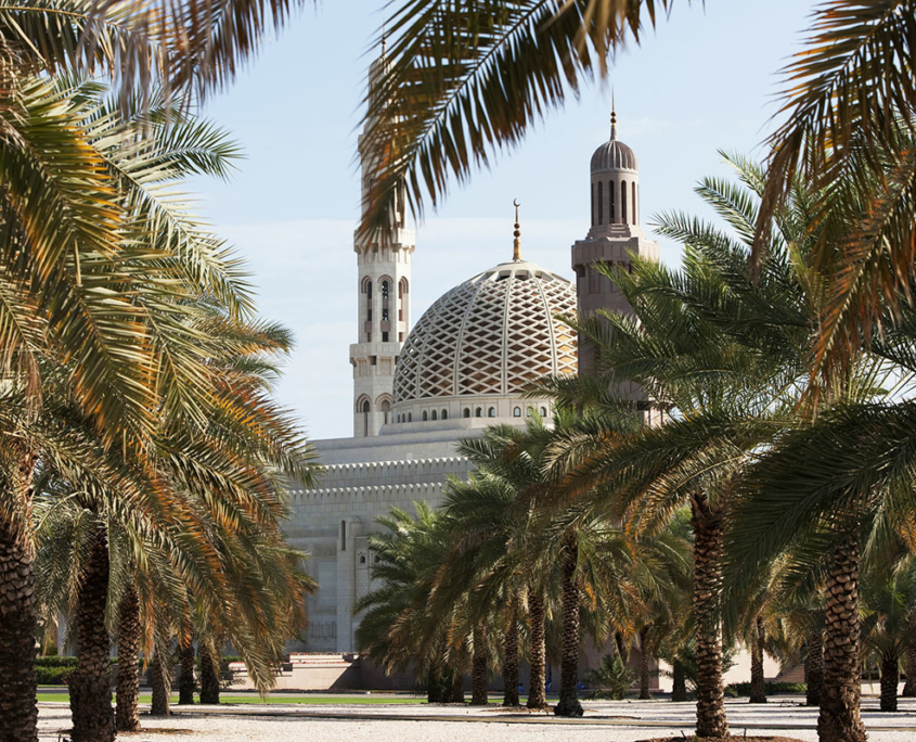 In der Sultan Qabus Moschee in Muscat ist Platz für 15 000 Gläubige.