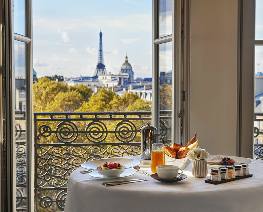 Sehr romantisch: Frühstück in der Suite des Lutetia mit Blick auf den Eiffelturm