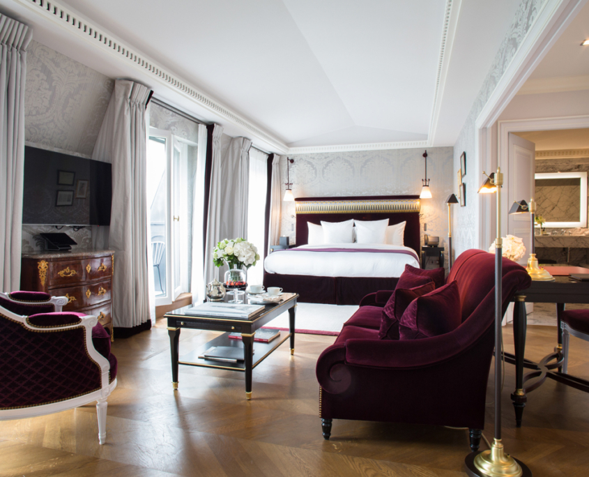 Glamourös: die Junior Suite Eiffel im La Réserve Paris