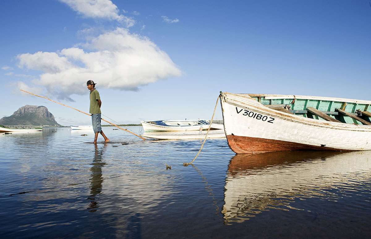 ©MTPA-Bamba.Lebensquelle Meer. Im Hintergrund: der magische Le Morne