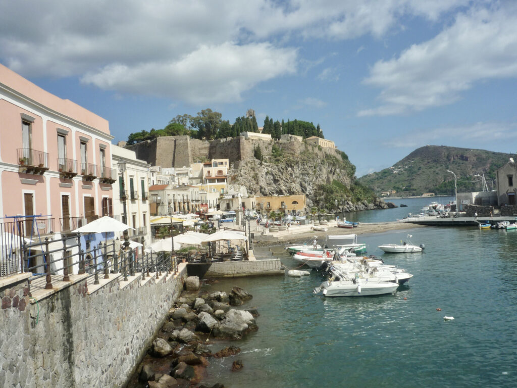 Einen Ausflug wert: die Hauptinsel Lipari