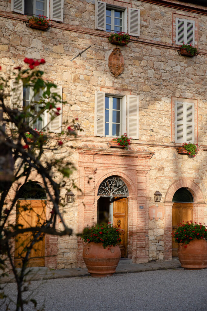 Liebevoll restauriert: das Haupthaus
Terrasse des Restaurants Poggio Rosso