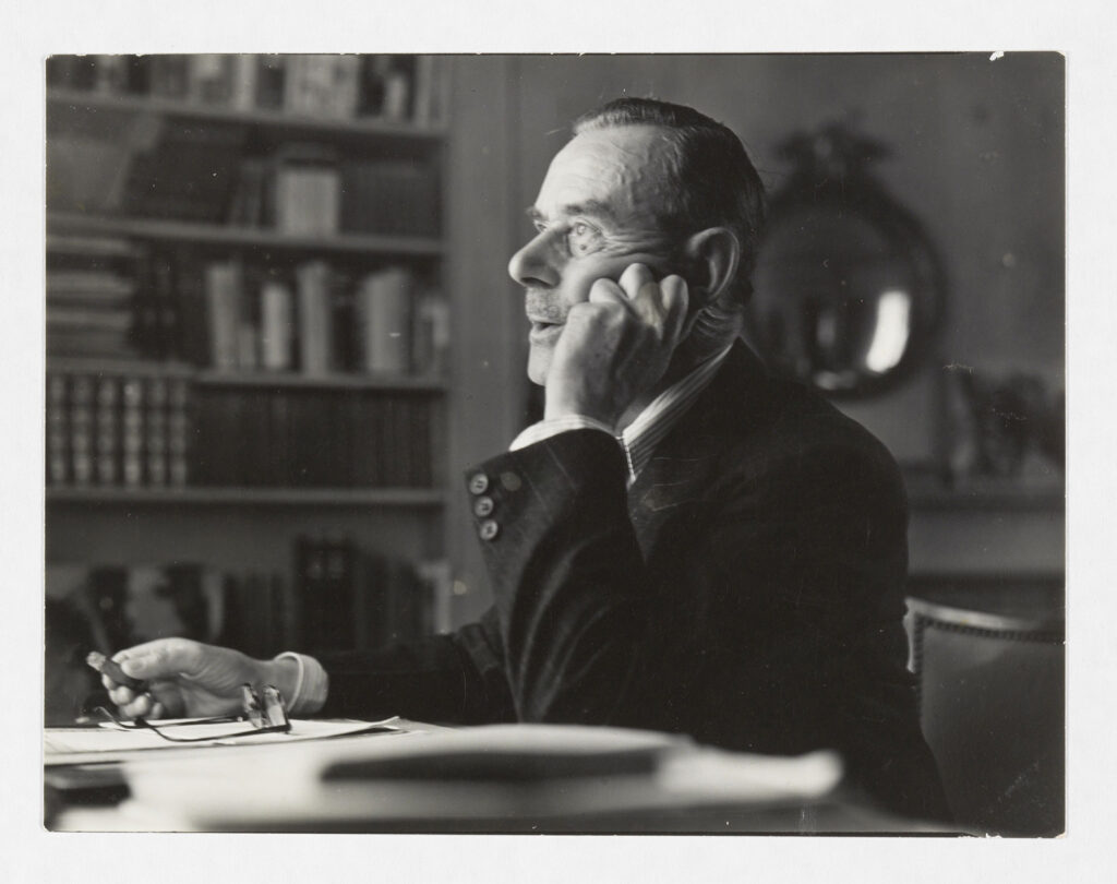Thomas Mann am Schreibtisch