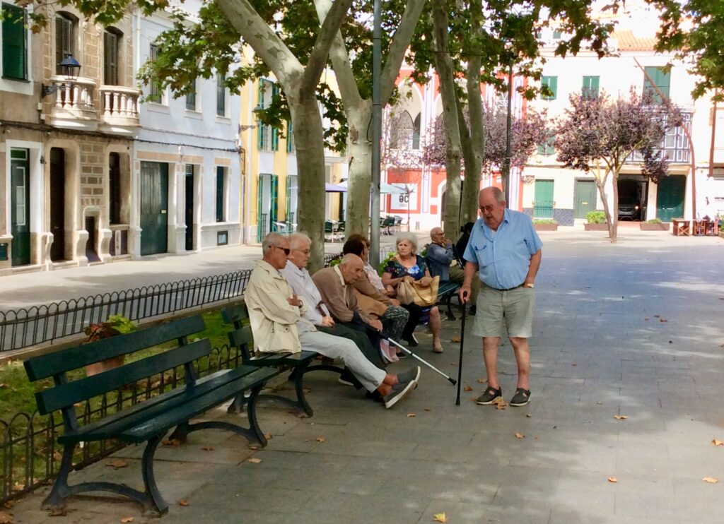 Senioren-Treff auf der Plaza de Dalt ses Plenyes