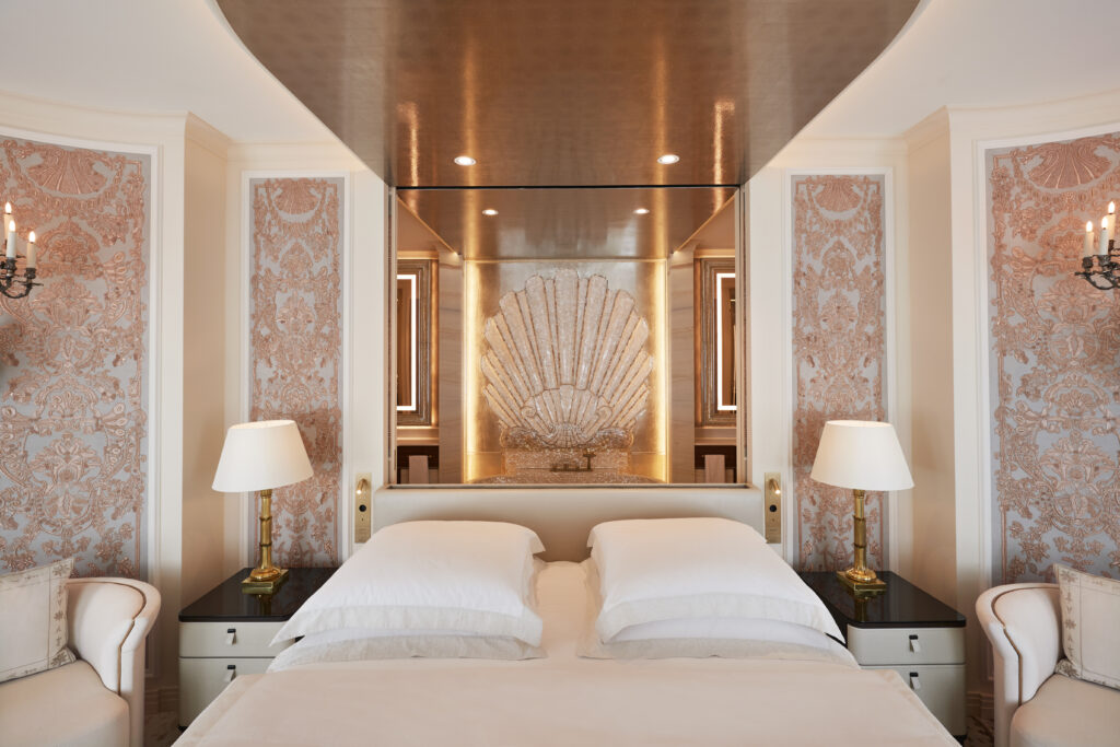Der Master Bedroom der Ludwig Suite – mit kleinen kostbaren Details