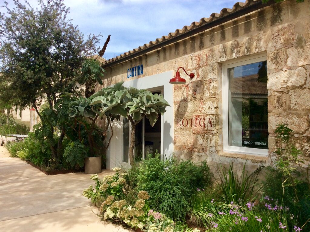 Restaurant Cantina und Shop auf der Illa del Rei