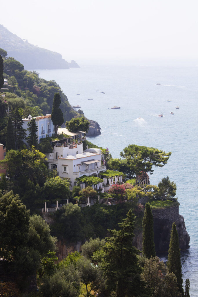 Villa Tre Ville – in terrassenförmig angelegte Gärten gebettet
Die Terrasse der Carmen Suite in der Morgendämmerung