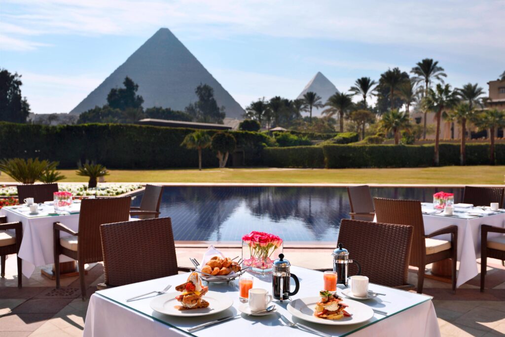 Marriott Mena House Cairo: Frühstück mit Blick auf die Pyramiden
