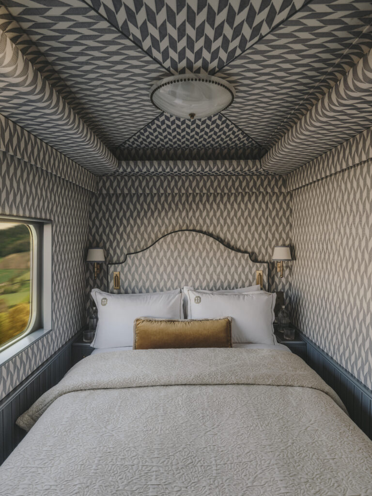 Raffiniertes Zusammenspiel von Mustern und Farben in den Suiten