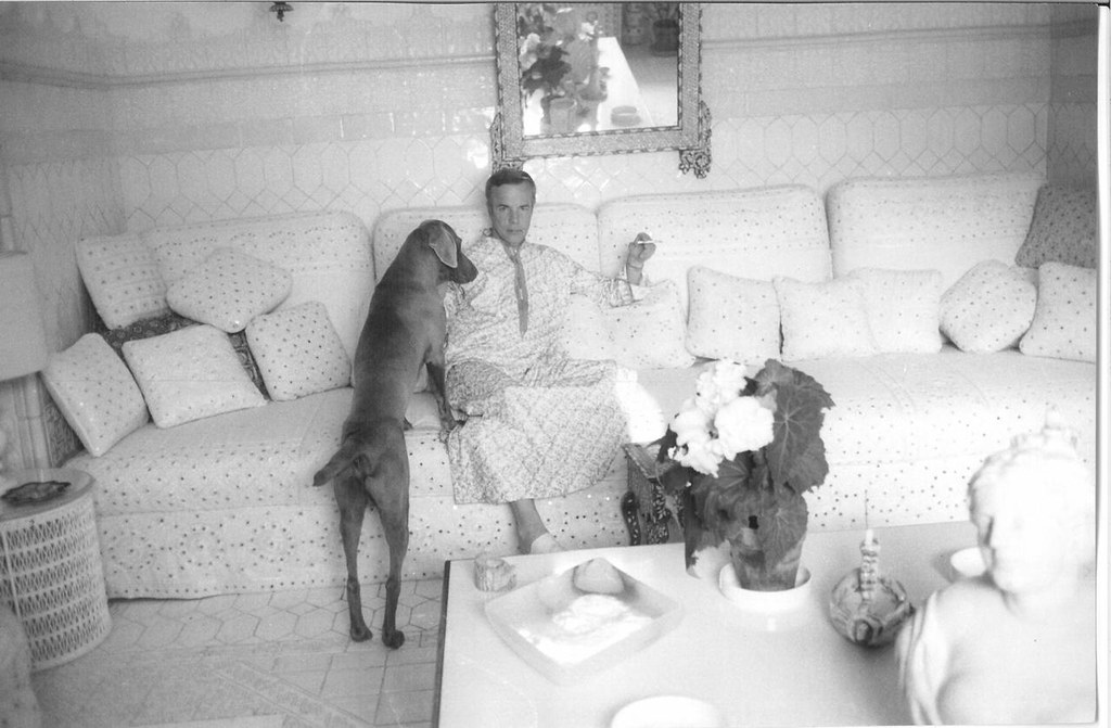 Der Maestro, mit seinem Hund Marlene, am liebsten in Djellaba