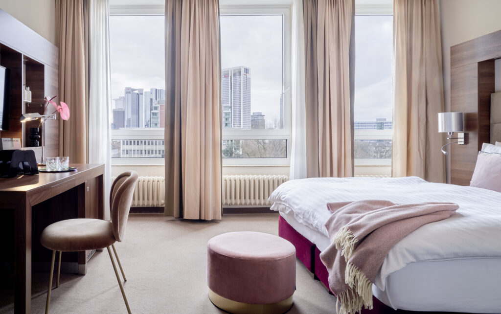 Feminin und opulent: die Zimmer und Suiten