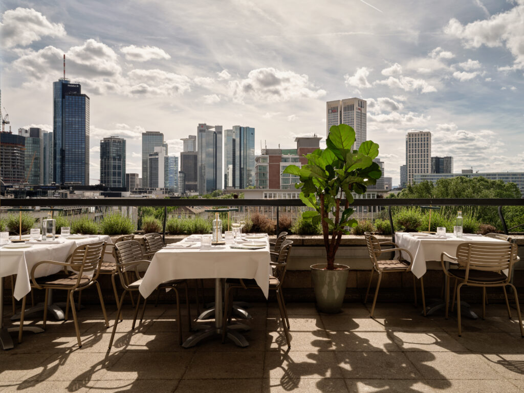 Restaurant Occhio d’Oro: Traumblick auf die Skyline von Frankfurt