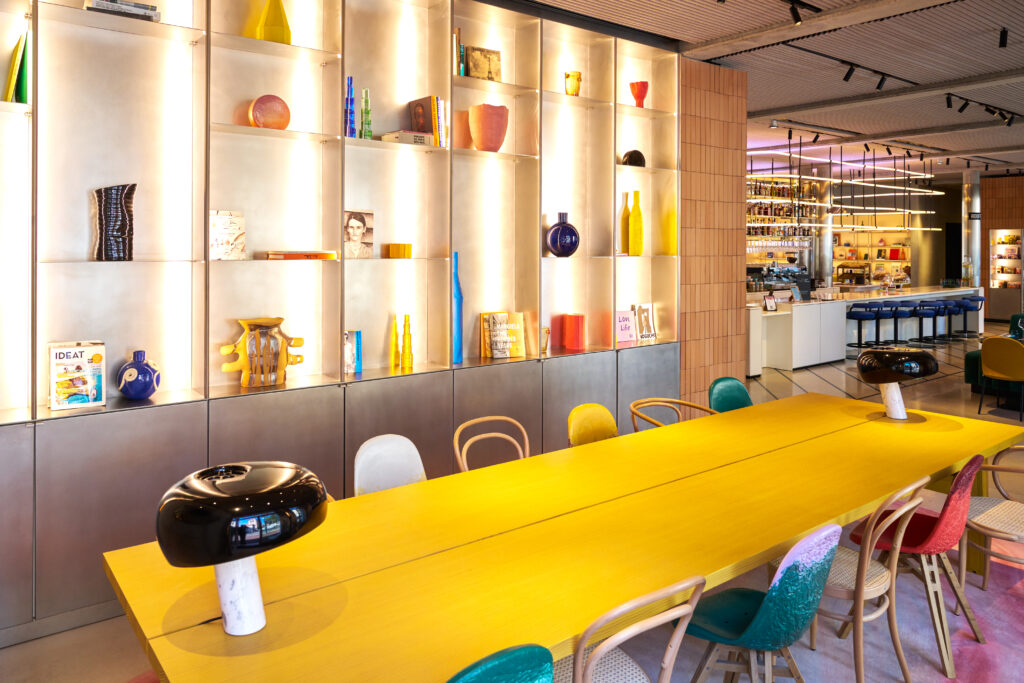 Frühstück mit Freunden am Communal Table